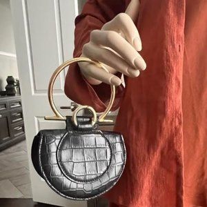 SALVATORE FERRAGAMO RARE SS 2018 RTW CROCODILE GANCINI CONVERTIBLE WRISTLET BAG